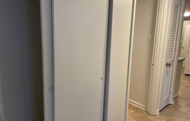 2 beds, 1 bath, 925 sqft, $1,095, Unit 42