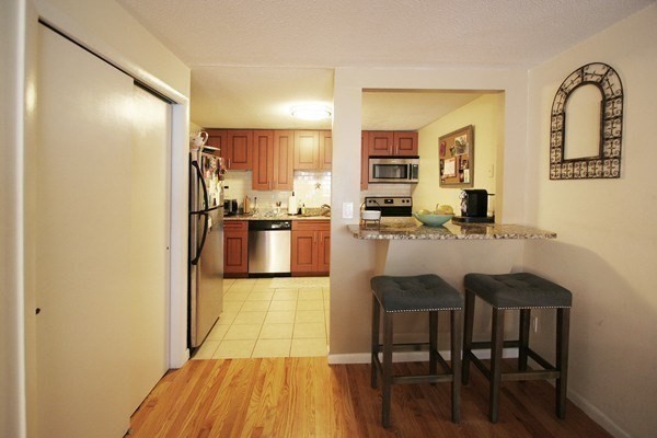 2 beds, 1 bath, 890 sqft, $3,100, Unit 14