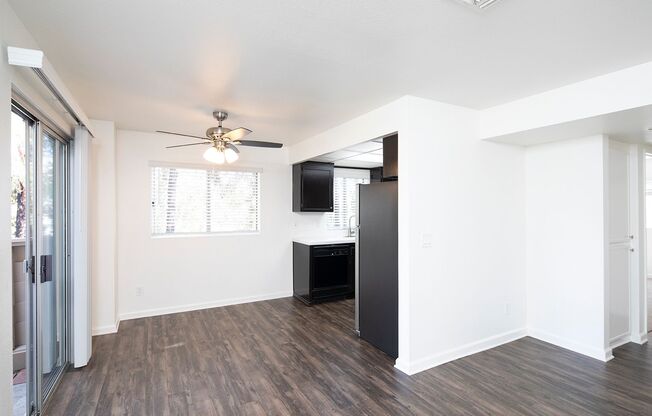 2 beds, 1 bath, $2,480, Unit 69