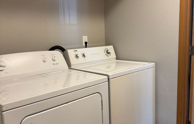 2 beds, 2 baths, 1,070 sqft, $1,675, Unit 18-201