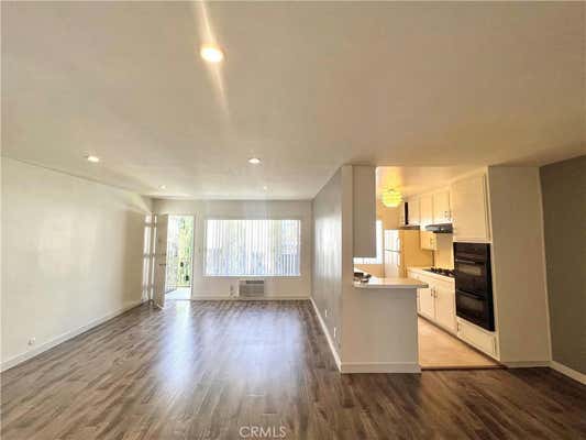 1 bed, 1 bath, 700 sqft, $2,300