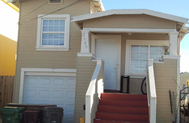 Updated 2 Bed 1 Bath House in Oakland - Coming Soon !!!
