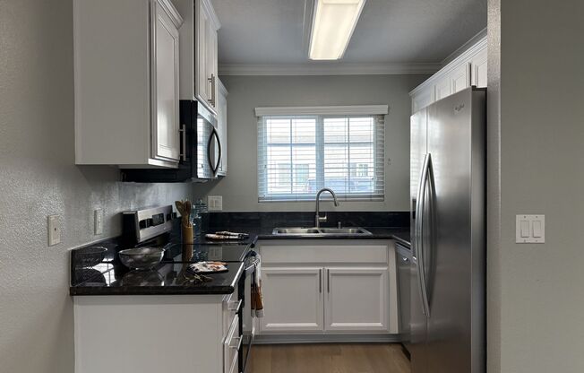 2 beds, 1 bath, 850 sqft, $2,730, Unit 905B