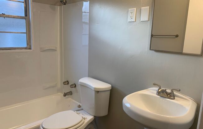 2 beds, 1 bath, $1,000