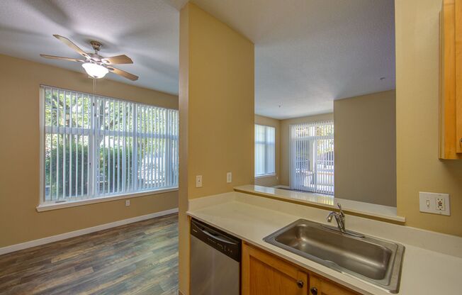 2 beds, 1 bath, 1,000 sqft, $1,900, Unit 244