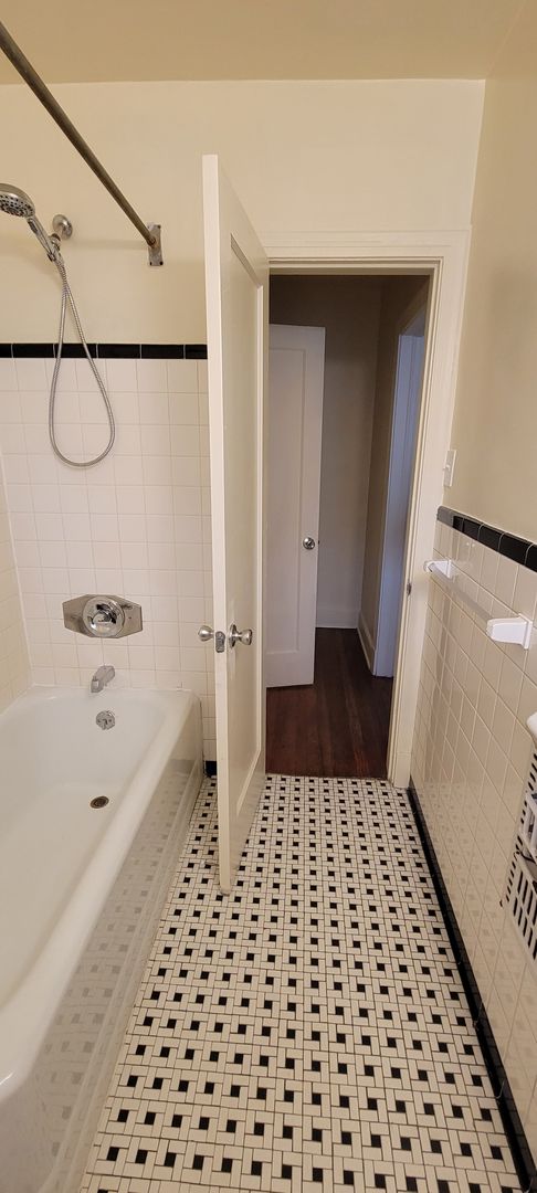 1 bed, 1 bath, $1,095