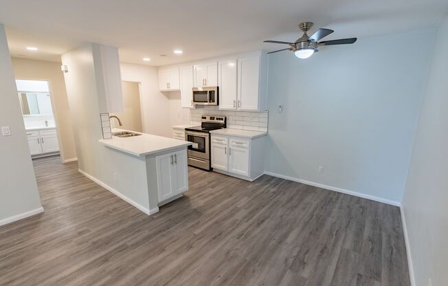 1 bed, 1 bath, 695 sqft, $1,998, Unit 216