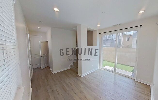 3Bd 2.5Ba Tri-Level Home w/Rooftop Deck