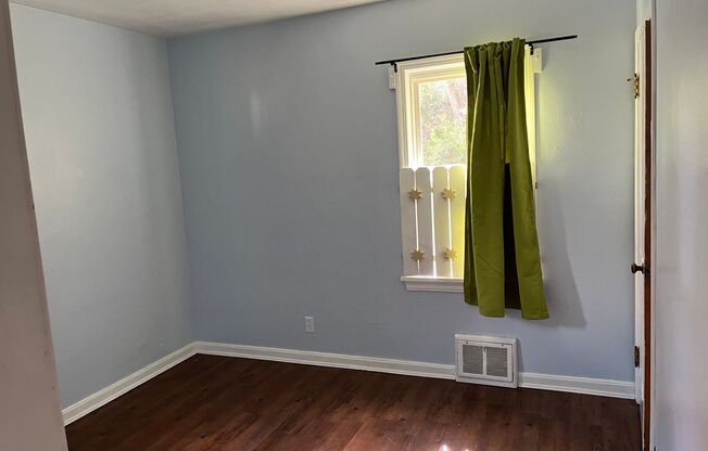 3 beds, 1 bath, $1,200