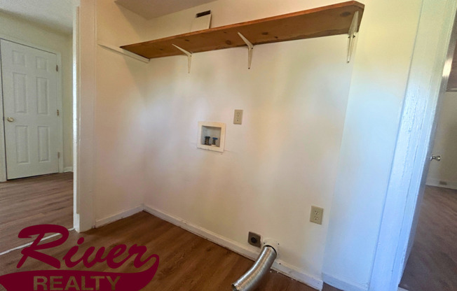 2 beds, 1.5 baths, 1,306 sqft, $900, Unit 25 Curry St