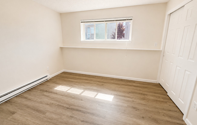 2 beds, 1 bath, $1,150, Unit B