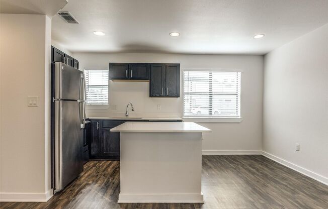 1 bed, 1 bath, 655 sqft, $1,200, Unit 204