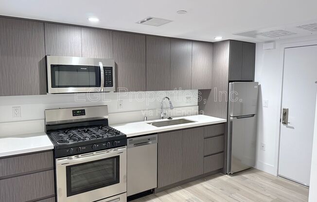 1 bed, 1 bath, 607 sqft, $2,350, Unit 602