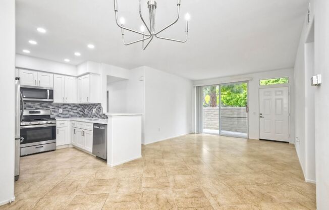 Newly Remodeled - Stunning 2 Bedroom, 2 Bath Single Level Unit In Palermo