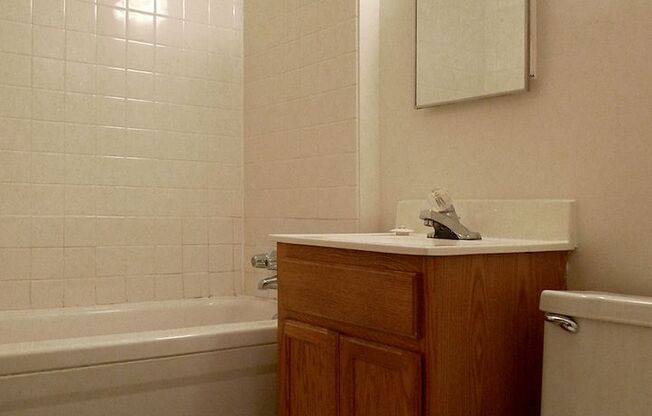 1 bed, 1 bath, 410 sqft, $975, Unit 4 - 04