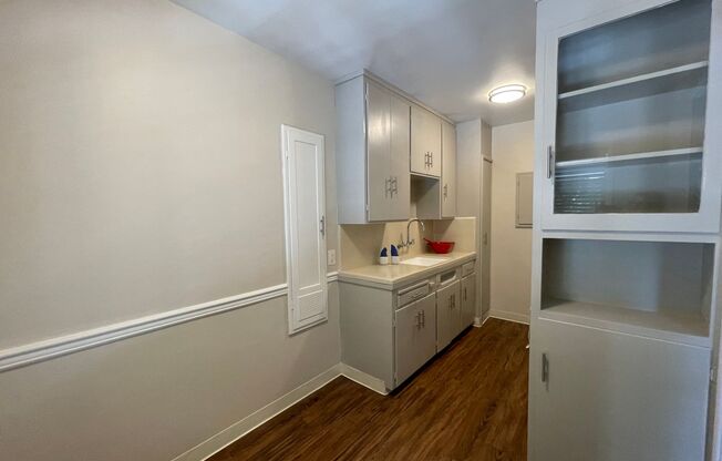 1 bed, 1 bath, $1,600, Unit 10