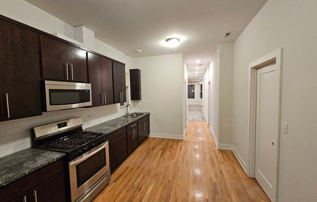 3 beds, 1 bath, $1,695, Unit Unit 2