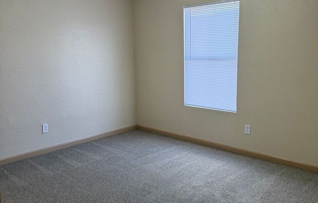 1 bed, 1 bath, 612 sqft, $880, Unit 920