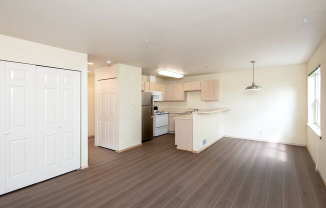 Conveniently Located 1 and 2 Bed Apartments w/ In-Unit Laundry!
