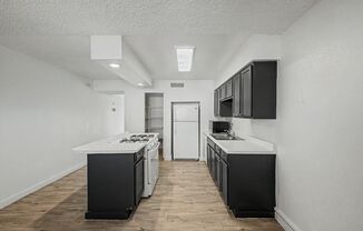 2 beds, 2 baths, 992 sqft, $1,595, Unit 24