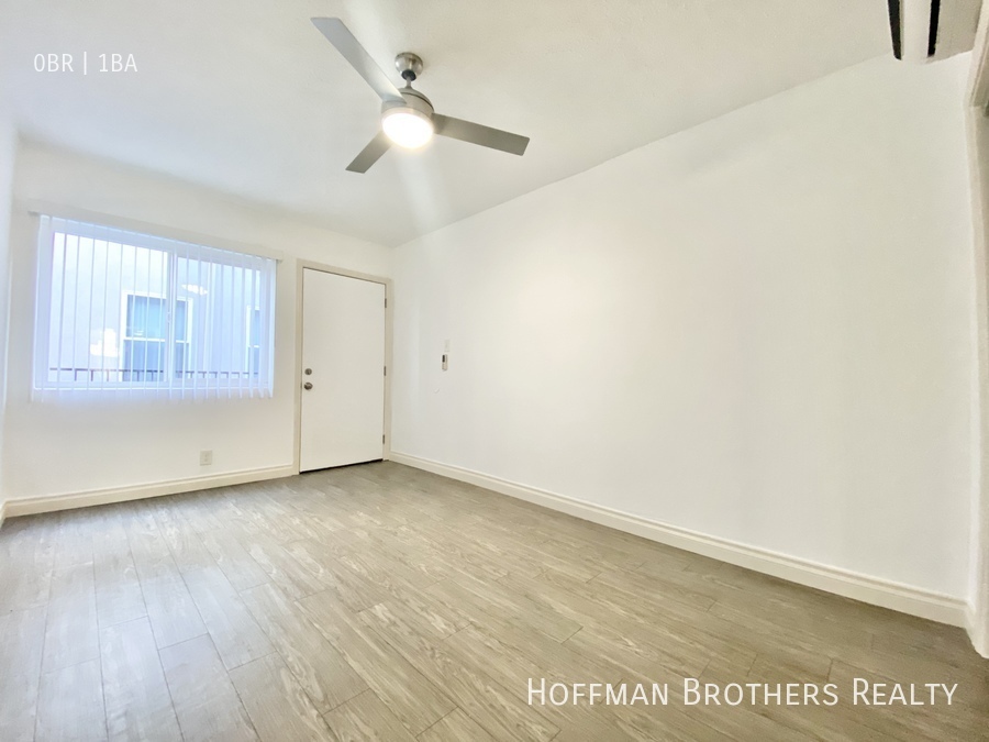 1138 N OGDEN DR