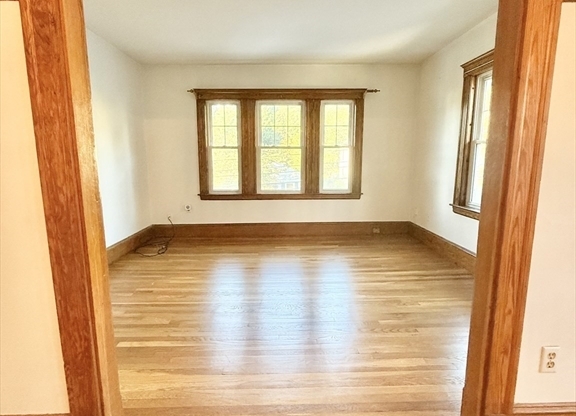 37 WARREN AVE