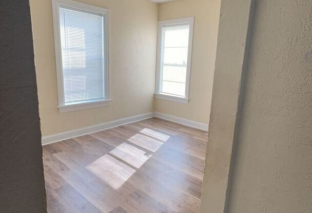 Historic Charm 3 bedroom/ 1 bath Home with bonus room