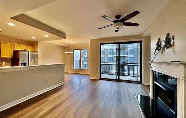 1 bed, 1 bath, 779 sqft, $1,600