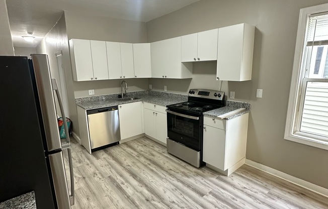 4 beds, 1 bath, $3,450, Unit 3