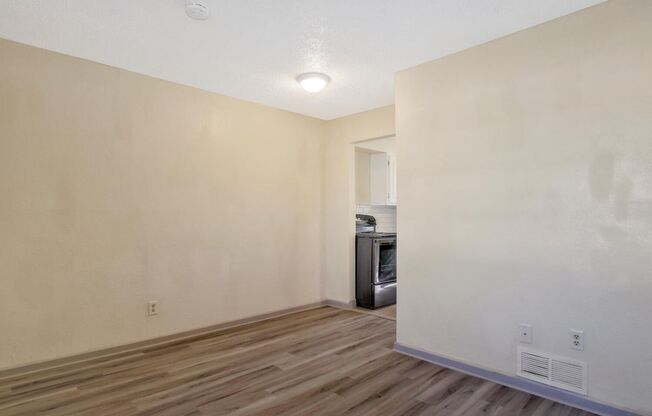 2 beds, 1 bath, 600 sqft, $815, Unit 3844 N. Oliver St.