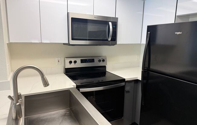 1 bed, 1 bath, 671 sqft, $2,415, Unit 208