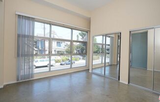 922 W 23 ST
