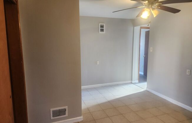 2 beds, 1.5 baths, 1,050 sqft, $945, Unit 142