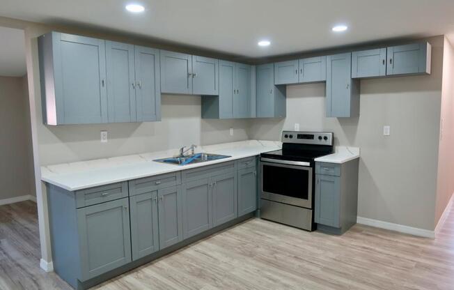 410 SUWANEE DR