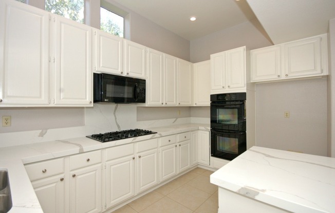 Lovely 3BR/2.5BA Home with Gorgeous Features!!