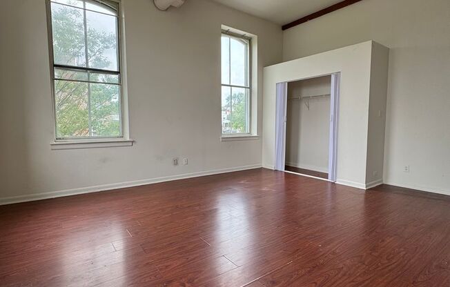 Studio, 1 bath, 650 sqft, $975, Unit 402
