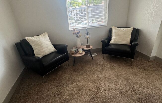 2 beds, 1 bath, 950 sqft, $1,295, Unit B5
