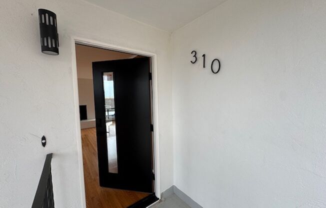 Charming Meets Modern – Renovated 2 Bed / 2 Bath in Prime La Jolla, Steps from Windansea Beach