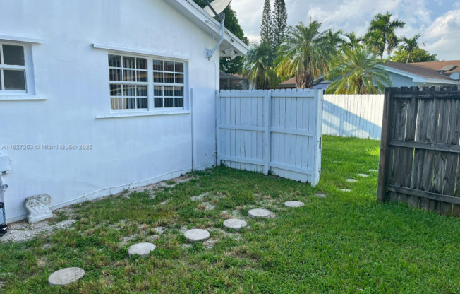 14075 SW 45 TER