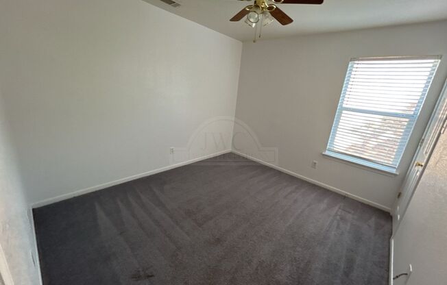 2 beds, 1 bath, $750