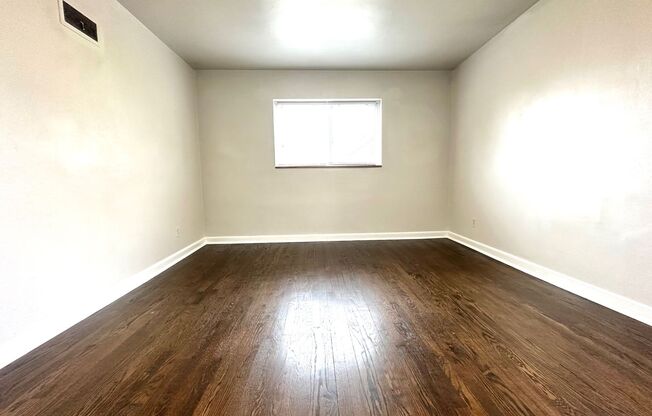 1 bed, 1 bath, 800 sqft, $950, Unit 5944- 2E