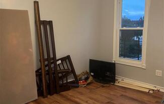 2 beds, 1 bath, $2,500, Unit 2