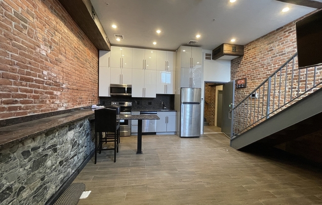 1 bed, 1 bath, $3,800, Unit 102