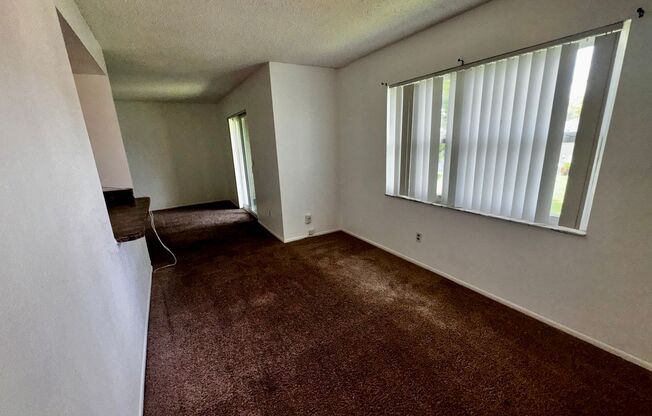 2 Bedroom 2 Bath Hawthorne Village Condo near FL Mall!