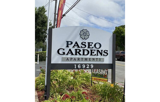 a sign for pasco gardens apartments