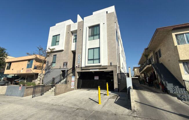 Come home to Modern Townhouse in Culver City!
