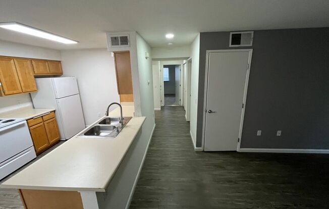 2 beds, 1 bath, 848 sqft, $1,900, Unit 1807