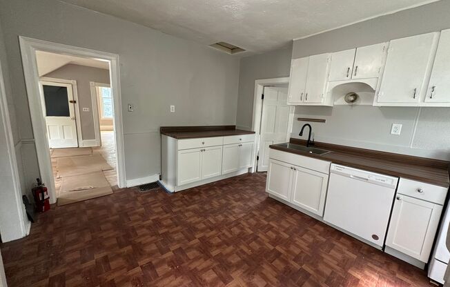 209 Gold NW - Apt 2 - Upper Unit – Great West Side Location!