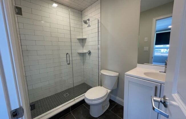 Studio, 1 bath, 328 sqft, $1,850, Unit 405