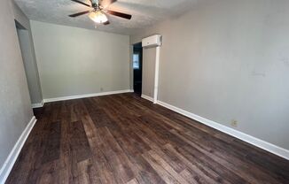 2 beds, 1 bath, $950, Unit B